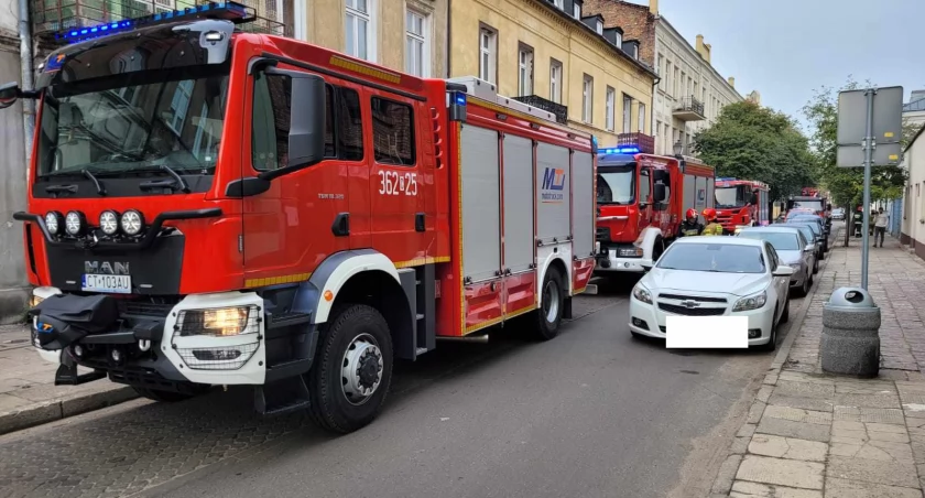 Pożar we Włocławku. Ewakuowano 11 osób [ZDJĘCIA]