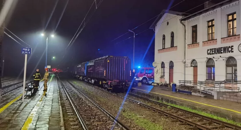 Tragedia na torach w Czerniewicach w Gminie Choceń. Pociąg śmiertelnie potrącił kobietę