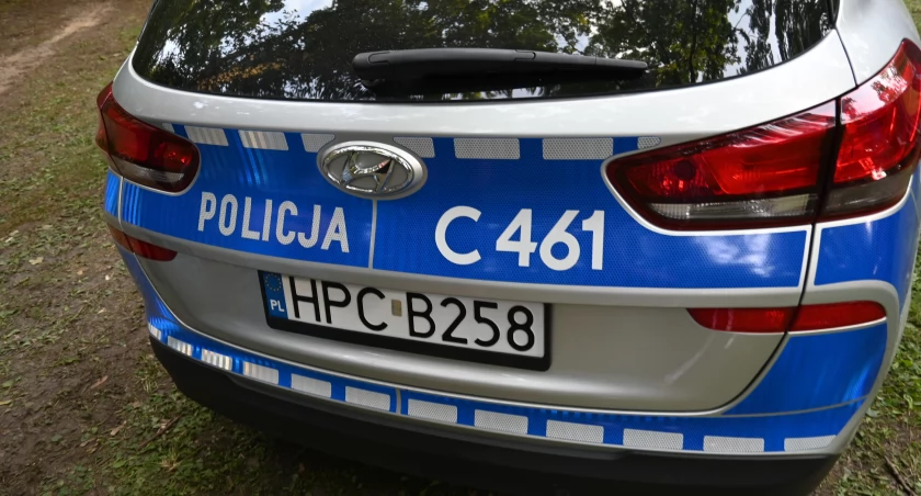 Pijana matka opiekowała się dziećmi. 21 latka leżała w centrum Włocławka na balkonie