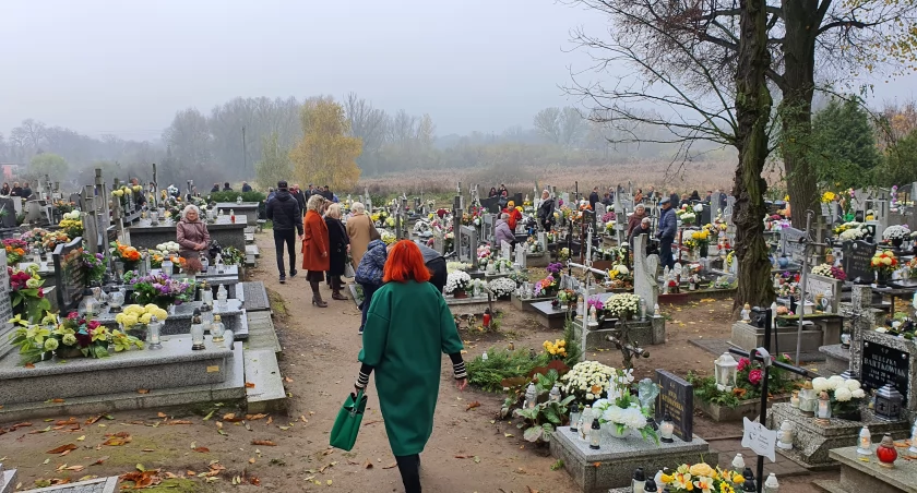 Włocławek i okolice: Msze święte w dniu Wszystkich Świętych. Kiedy i na jakim cmentarzu?