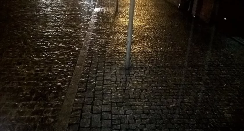 Chodniki przy Zielonym Rynku we Włocławku do wymiany