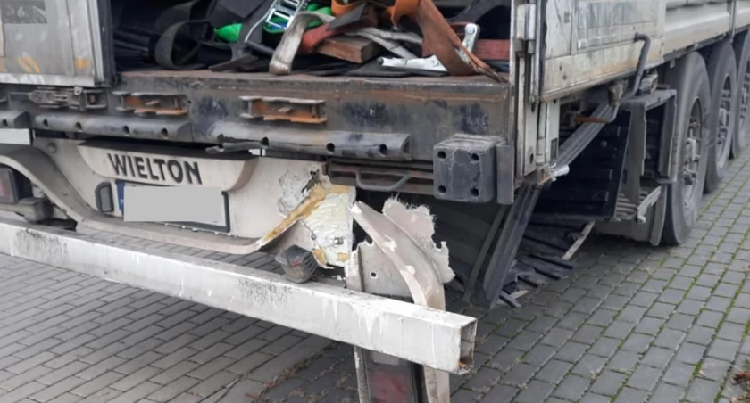 Wypadek w regionie. 26-latka zderzyła się z samochodem ciężarowym [ZDJĘCIA]