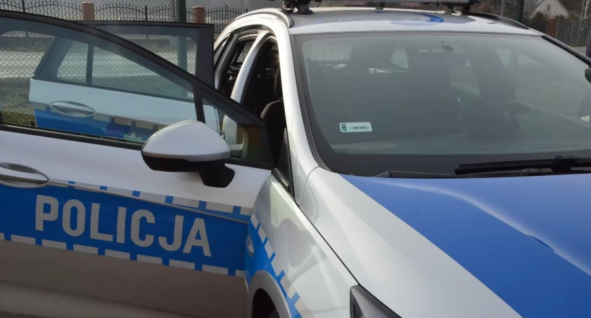 Kompletnie pijana 67-latka prowadziła volkswagena wężykiem. Zatrzymał ją mężczyzna