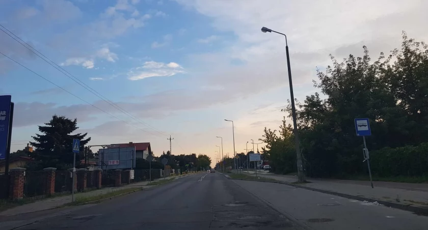 Rusza wymiana oświetlenia na al. Jana Pawła II we Włocławku. Będzie ciemno. Wiemy do kiedy