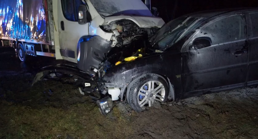 Zderzenie busa z osobówką w regionie [ZDJĘCIA]