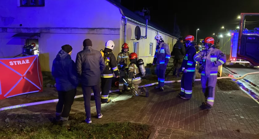 Tragiczny pożar mieszkania w Lubieniu Kujawskim. Sprawę wyjaśnia policja pod nadzorem prokuratora [ZDJĘCIA]