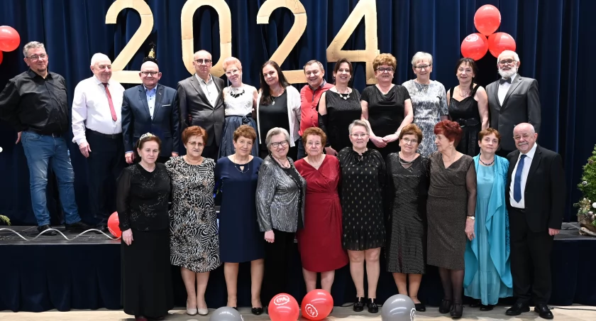 Sylwester w Smólniku. Zespół Folkloryczny Smólnik świętował wraz z Przyjaciółmi [ZDJĘCIA]
