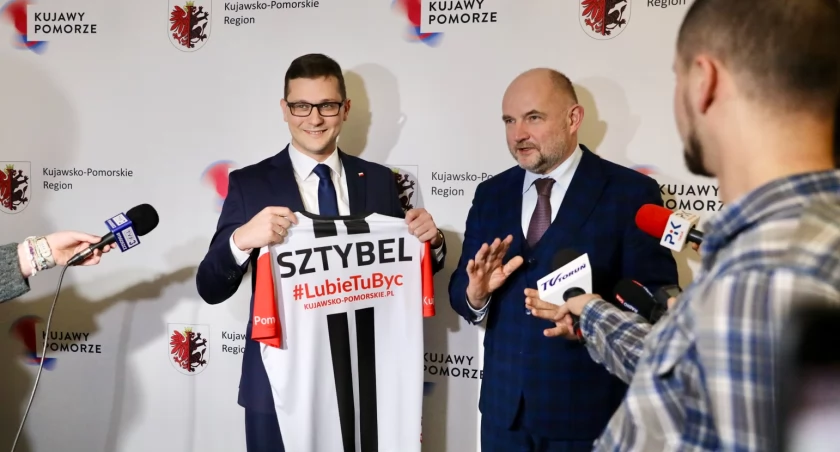 Nowy wojewoda kujawsko-pomorski zastąpił Mikołaja Bogdanowicza. Dziś spotkał się z marszałkiem Piotrem Całbeckim