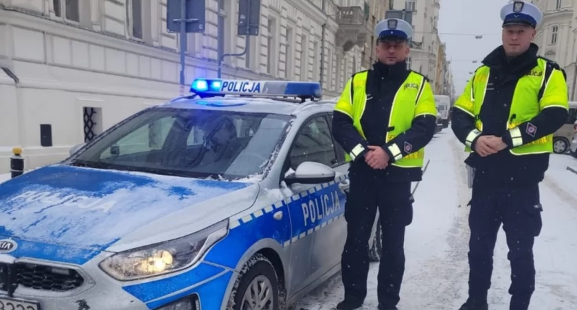 Region: Kierowca ciężarówki miał zawał. Pomogli policjanci