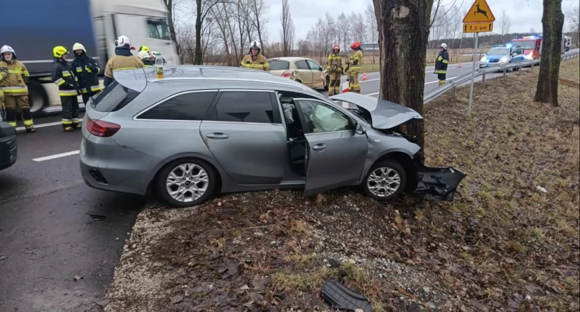 Zderzyły się dwie osobówki w powiecie włocławskim [ZDJĘCIA]