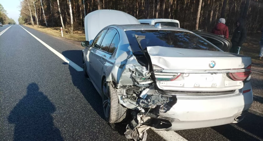 Zderzyły się dwa auta osobowe i bus pod Włocławkiem [ZDJĘCIA]