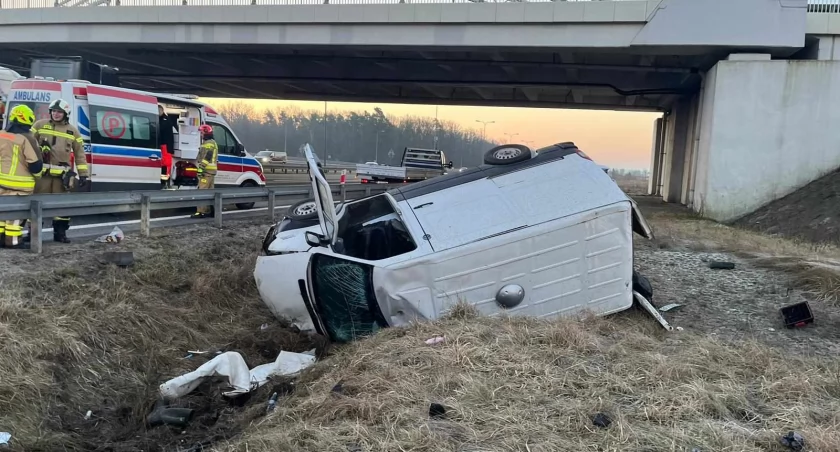 Wypadek pod Włocławkiem. Dwie osoby w szpitalu [ZDJĘCIA]