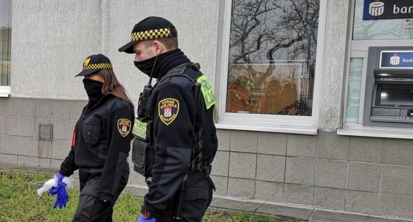 Straż Miejska we Włocławku: 2512 mandatów karnych i 920 blokad. To nie koniec
