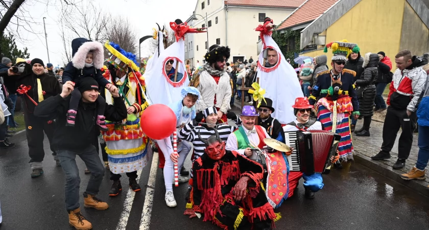 Korowód Grup Zapustnych 2024 przeszedł ulicami Włocławka [ZDJĘCIA VIDEO]