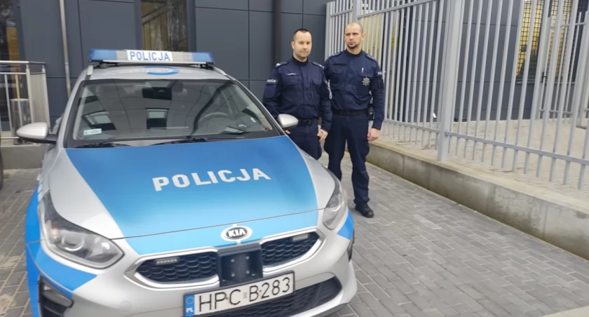 Zapaliła się butla z gazem i piec w regionie. Policjanci z narażeniem życia ratowali staruszka