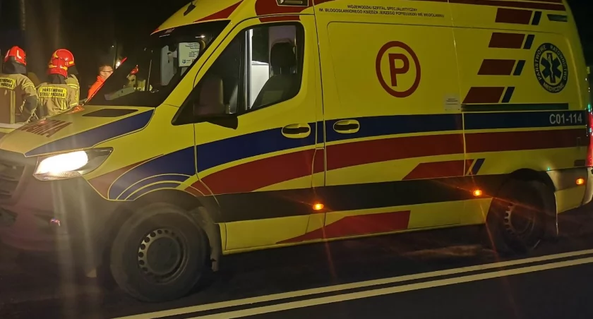 16 latka leżała pod wiaduktem kolejowym. Uratowali ją policjanci