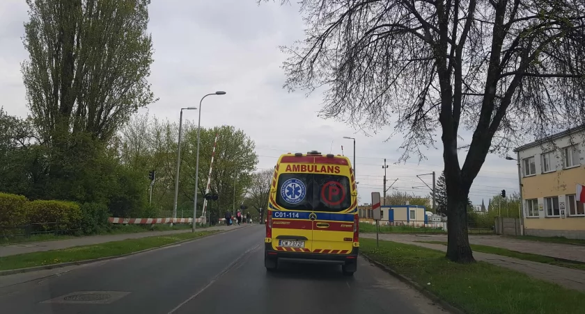 Wypadek we Włocławku. Pojazd dostawczy zderzył się z autobusem komunikacji miejskiej
