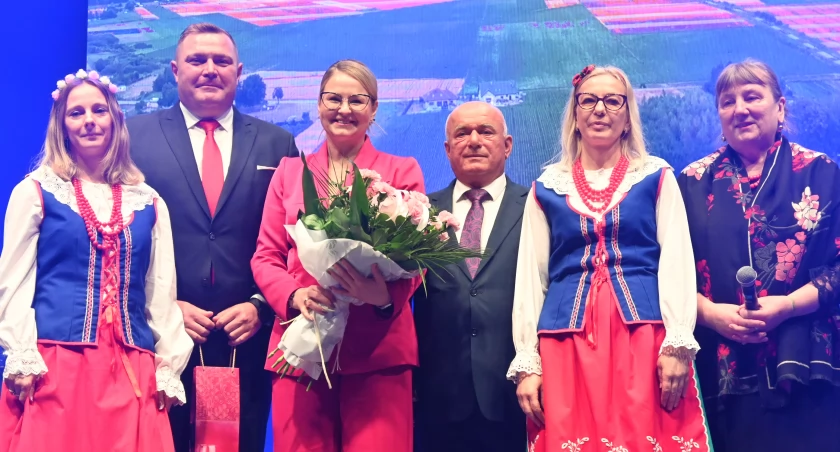 Powiat Włocławski świętuje Dzień Kobiet. Gwiazdy w Hali Mistrzów we Włocławku [ZDJĘCIA,VIDEO]