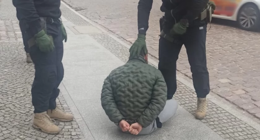 Włamali się do kilkudziesięciu plebanii. Ich łupem padała głównie gotówka, biżuteria, a także broń