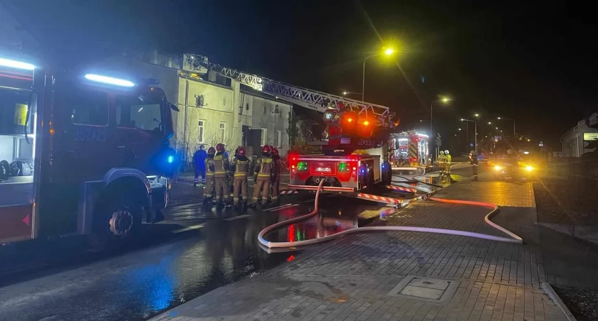 Pożar we Włocławku. 5 zastępów straży w akcji [ZDJĘCIA]