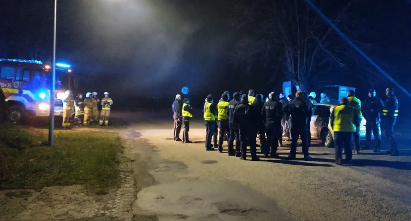 Zaginął 38 latek. Kilkudziesięciu policjantów, strażaków i okolicznych mieszkańców w akcji [ZDJĘCIA]