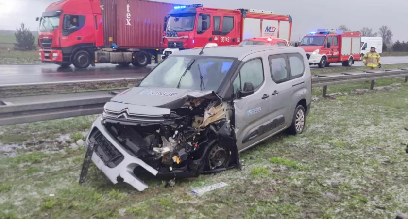 4 samochody osobowe zderzyły się na A1 pod Włocławkiem. 5 zastępów straży w akcji [ZDJĘCIA]