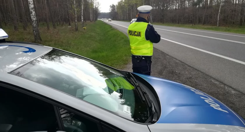 23-latek z mercedesa dostał 3 tys. złotych mandatu