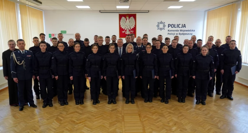 Nowi policjanci złożyli ślubowanie. Wiemy ilu trafi do Włocławka [ZDJĘCIA]