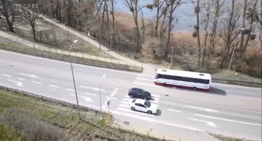 Dron widzi wszystko. Tak kierowcy łamią przepisy. Posypały się mandaty [VIDEO]