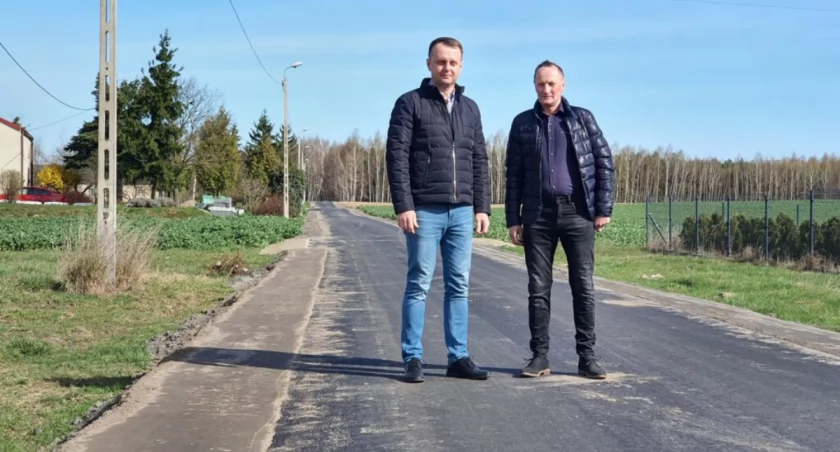 Droga w Wiktorowie przebudowana, gmina Lubień Kujawski