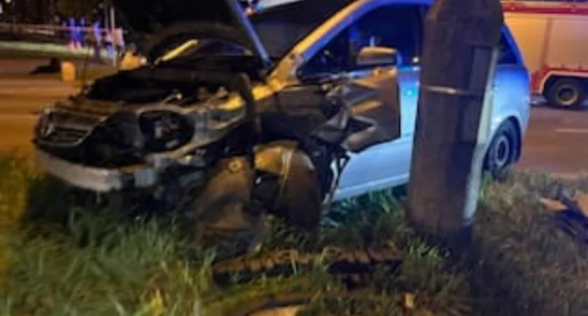 Poważny wypadek we Włocławku. Kobieta z urazem głowy trafiła do szpitala [ZDJĘCIA]