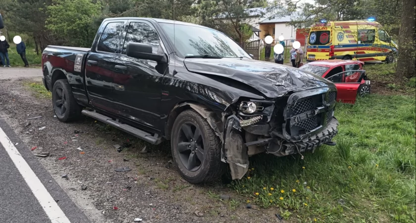 Zderzenie dwóch samochodów osobowych w miejscowości Wistka Królewska w Gminie Włocławek. 36-latka przewieziona do szpitala