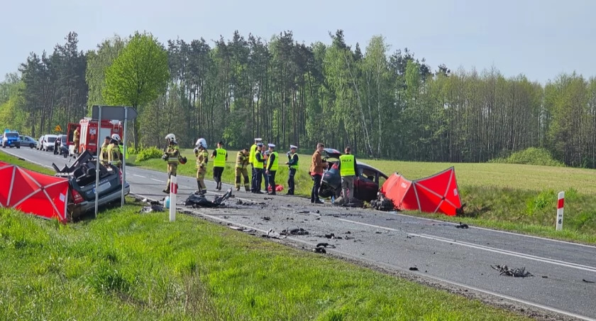 Mazda zderzyła się z Subaru. Kierowcy osobówek nie żyją [ZDJĘCIA]