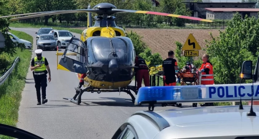 Pijany motocyklista uderzył w bariery. Na miejscu śmigłowiec LPR