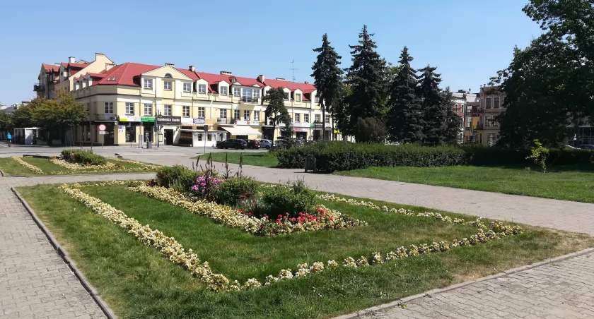 Dwóch pijanych pobiło i okradło mężczyznę na Placu Wolności we Włocławku