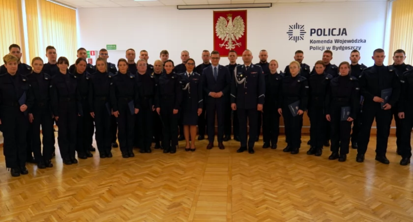 Nowi policjanci złożyli ślubowanie. Kolejni trafią do Włocławka [ZDJĘCIA]