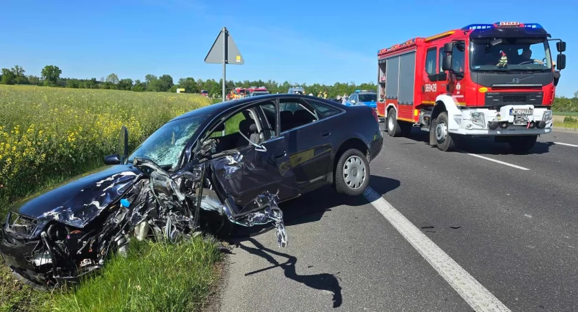 Wypadek na DK91 w Gminie Lubień Kujawski. 3 osoby zabrane do szpitala. Na miejscu LPR [ZDJĘCIA]