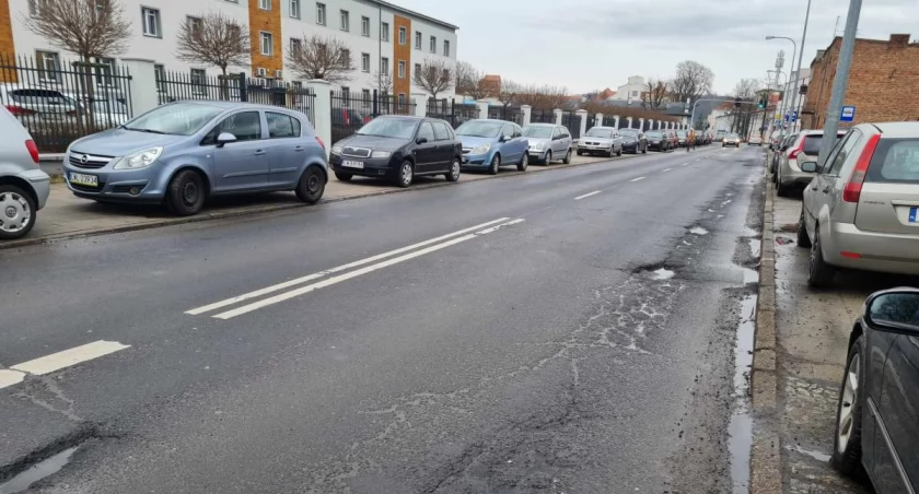 Dziura na dziurze. Ulice we Włocławku zyskają nową jakość. Wiemy które