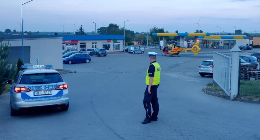Pożar bloku w regionie. 41 latek zaatakował strażaka i policjantów nożem