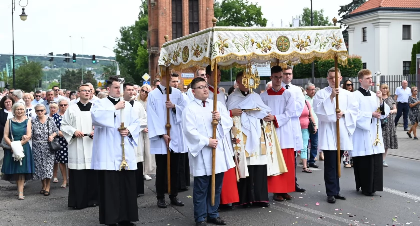 Boże Ciało 2024 we Włocławku. Procesja przeszła ulicami miasta [ZDJĘCIA]