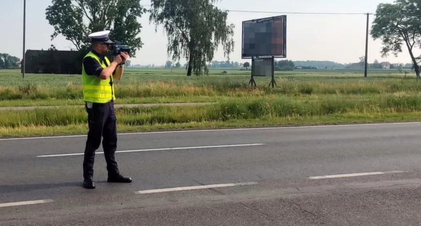 Szarżował motocyklem. Skończyło się wysokim mandatem, punktami i utratą prawa jazdy