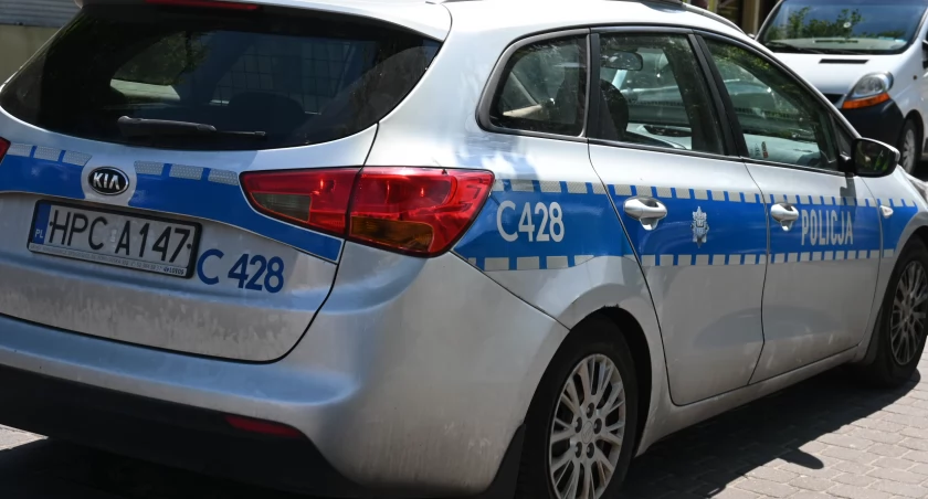 Samochód osobowy uderzył w bariery na A1 w Gminie Lubanie