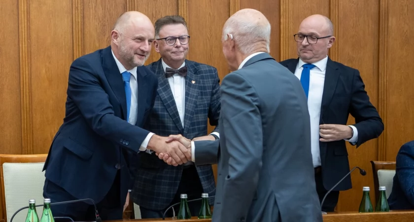 Wotum zaufania i absolutorium dla Zarządu Województwa. Jest decyzja w sprawie basenu  w Ciechocinku [ZDJĘCIA]