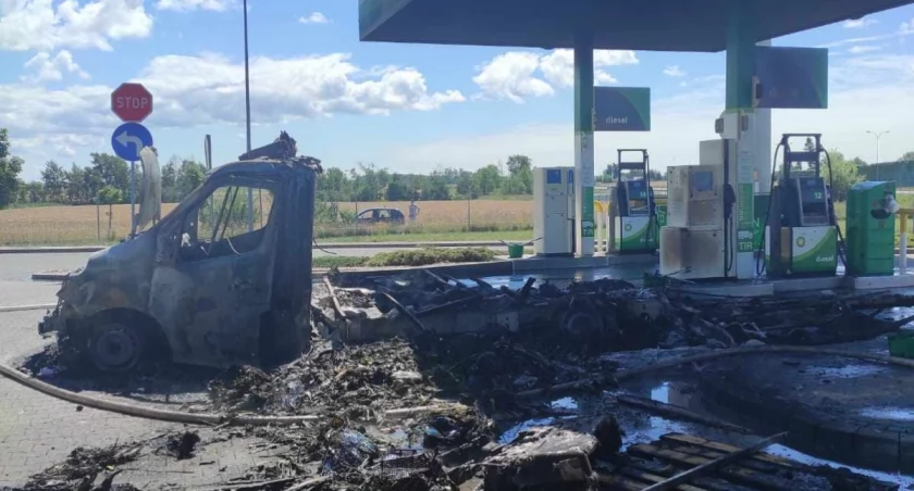 Pożar na stacji paliw na A1. Ewakuowano 50 osób