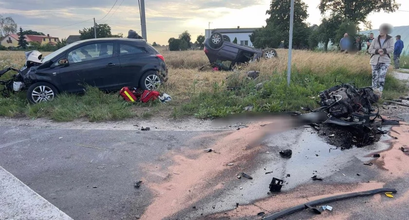 Zderzenie osobówek w powiecie włocławskim. Na miejscu 3 zastępy strażaków