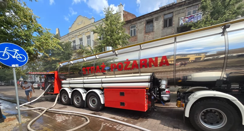 Wielki pożar we Włocławku. Na miejscu 9 jednostek straży [ZDJĘCIA, VIDEO]