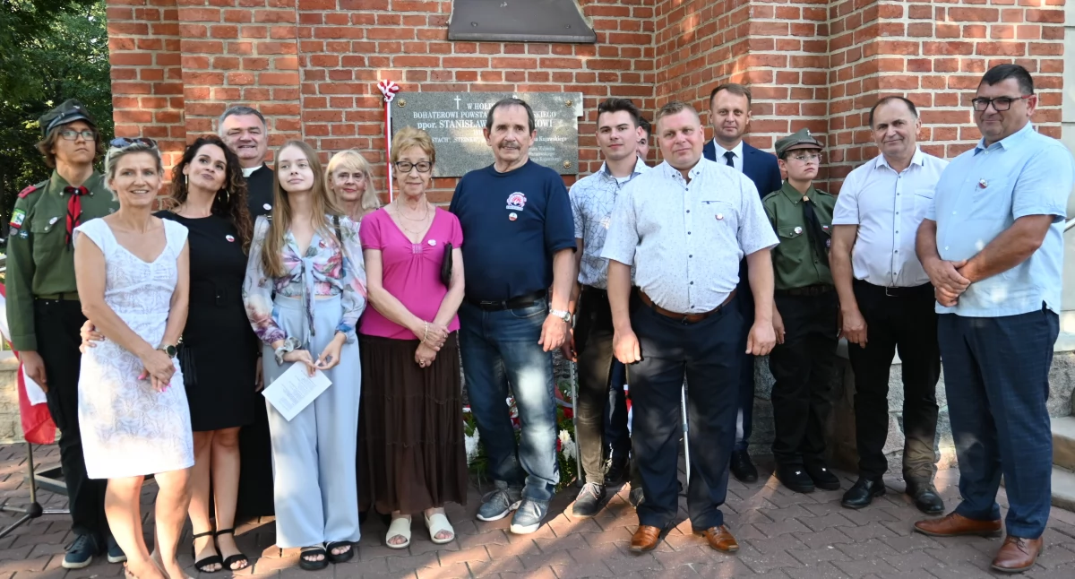Lubień Kujawski uczcił pamięć poległych w Powstaniu Warszawskim. Odsłonili tablicę  żołnierza AK (ZDJĘCIA,  VIDEO)