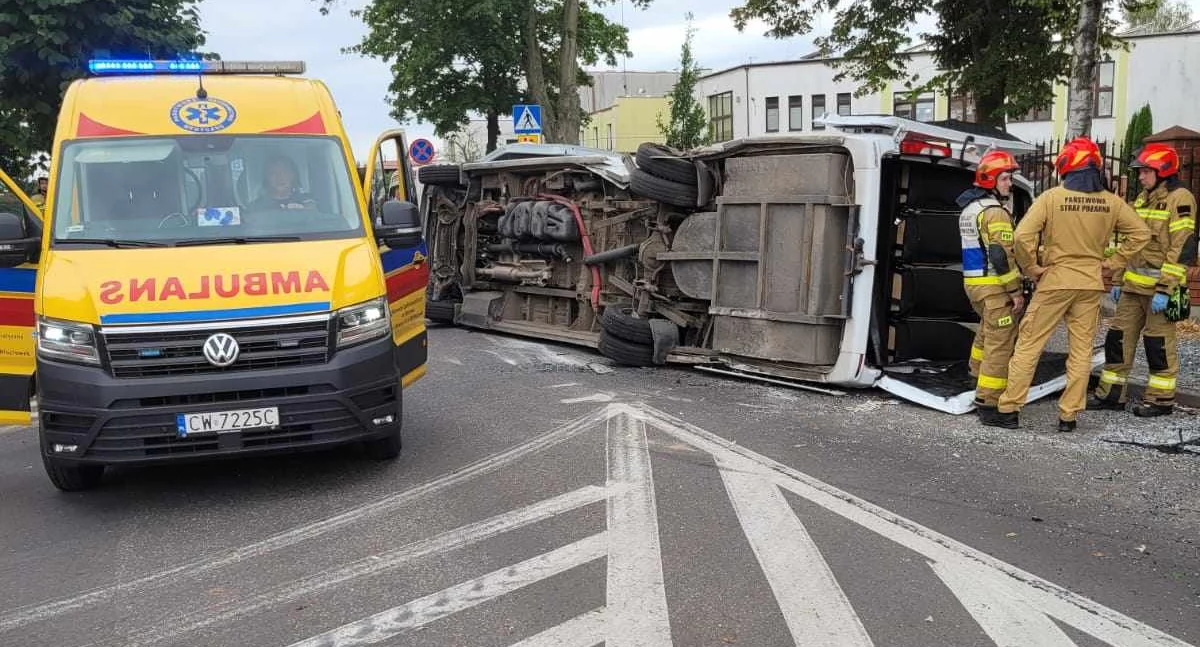 Dwa helikoptery LPR w akcji. Samochód osobowy zderzył się z autobusem
