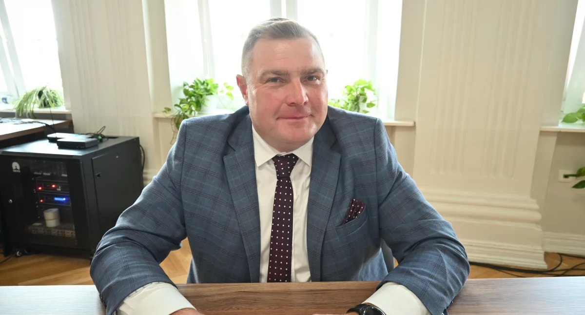 Starostwo Powiatowe we Włocławku: Dodatki dla pracowników pomocy społecznej, dofinansowania do inwestycji 