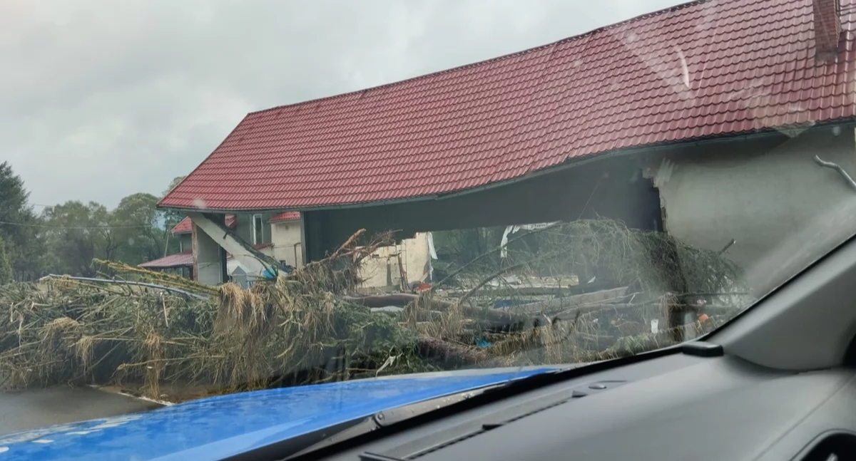 Włocławscy policjanci pomagają na terenach objętych powodzią